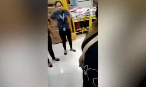 Thấy người phụ nữ có bụng to bất thường, nhân viên kiểm tra và cái kết
