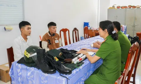 Chốt chặn, kiểm tra 2 đối tượng giả danh cảnh sát cơ động