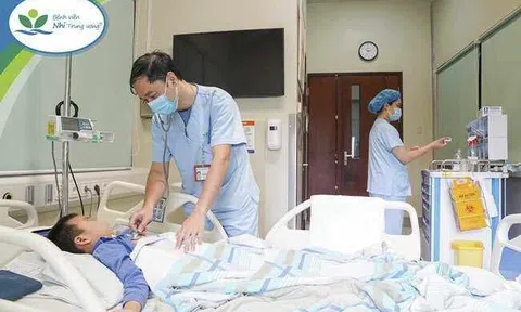 Bé trai 6 tuổi bị vỡ khí quản, nguy kịch vì chơi xe điện 3 bánh