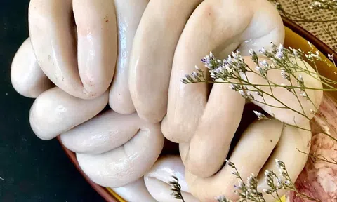 Làm cách này, tràng lợn luộc trắng giòn, dai ngon sần sật