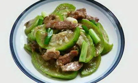 Tối nay ăn gì: Làm mướp xào cho thêm thứ này, đảm bảo thơm ngon, giòn ngọt