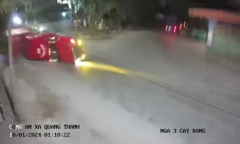 Clip: Đang vào cua, container lật nghiêng trong đêm