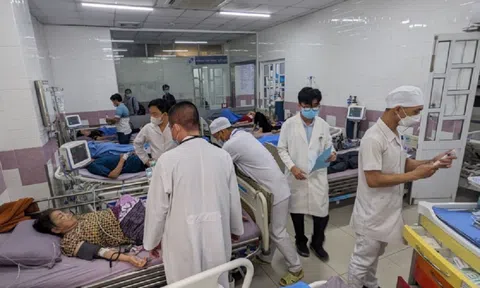 Ăn bánh mì, 30 người phải nhập viện gấp