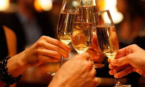 ​Bộ Y tế: Ngày Tết hãy thận trọng khi uống rượu bia vì không có ngưỡng nào là an toàn