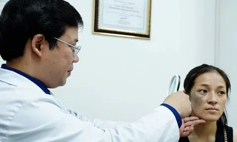 Nỗi khổ tâm của người mẹ trẻ nhiều năm không dám bỏ khẩu trang