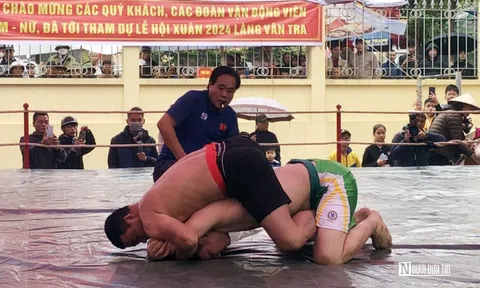 Độc đáo hội vật làng có giải nữ thách đấu nam