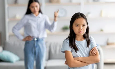 Những câu cha mẹ nói với con lúc tức giận sẽ khiến chúng tổn thương, nhiều phụ huynh thường mắc phải