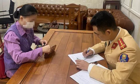 Nữ tài xế vi phạm nồng độ cồn ở phố Trần Cung bị đề nghị phạt 35 triệu đồng