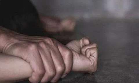 Khởi tố "ma men" lẻn vào nhà, hiếp dâm cô gái trẻ