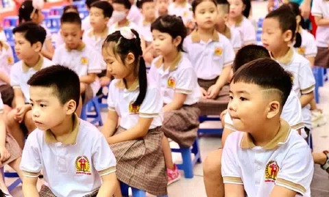 Bản tin 19/5: Cả nhà 6 người có biểu hiện "lạ" sau bữa cơm tối