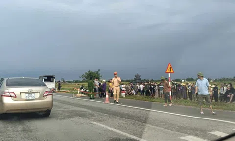 Cô gái trẻ bị sét đánh tử vong khi đang đi xe máy trên đường