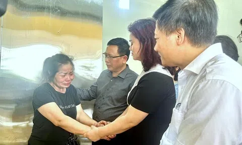 Bộ GD&ĐT thăm hỏi gia đình bé trai tử vong trên xe đưa đón ở Thái Bình