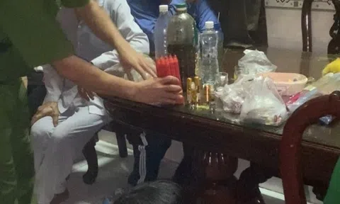 Thầy bùa chữa bệnh bằng nhang nến, nước cúng bị phạt 45 triệu đồng