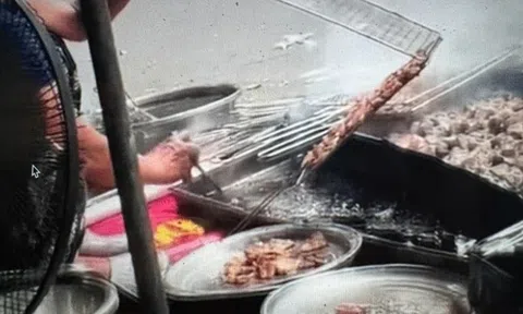 Vụ quán bún chả "rửa thịt" bằng nước than đen ngòm: Phạt chủ quán 3,5 triệu đồng