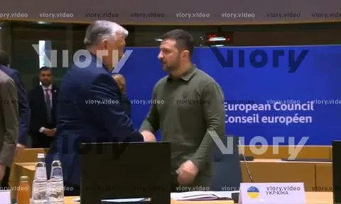Khoảnh khắc ông Orbán tiếp cận ông Zelensky bên lề Thượng đỉnh EU