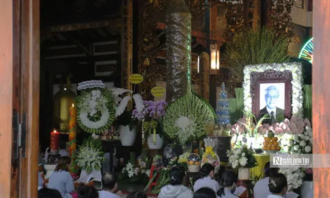 Tp.HCM: Người dân đến chùa Vĩnh Nghiêm thắp hương tưởng nhớ Tổng Bí thư Nguyễn Phú Trọng