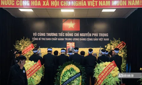 Hàng ngàn người tới viếng Tổng Bí thư Nguyễn Phú Trọng tại quê nhà