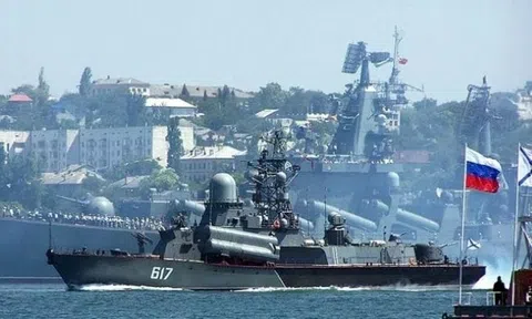 Guardian: Nga bất ngờ rút toàn bộ tàu hải quân ra khỏi Biển Azov 