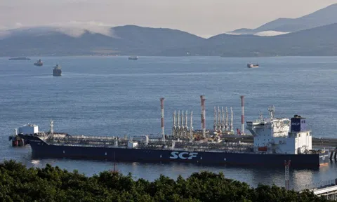 Tàu Sovcomflot vẫn ra khơi với đầy ắp dầu Nga bất chấp trần giá của G7