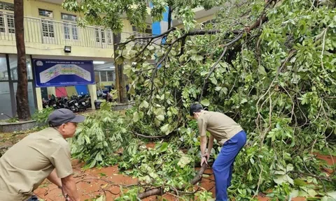Hà Nội: 30 trường chưa thể đón học sinh đi học trở lại sau bão Yagi