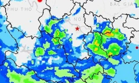Hà Nội cảnh báo mưa to trong chiều nay (10/9), nhiều trường cho học sinh nghỉ sớm