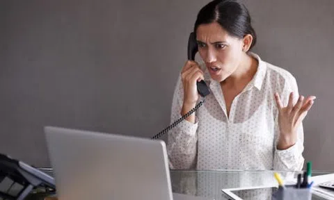 Nghề “lắng nghe kiếm tiền” nở rộ: Chỉ cần trả lời nhanh là "hái ra tiền"