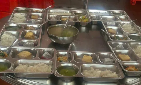 Suất ăn bán trú nghèo nàn “gây bão” mạng xã hội: Trường Tiểu học Quốc tế nói gì?