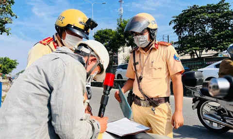"Vô tư" làm điều này khi đi xe máy có thể bị phạt tới 8 triệu đồng