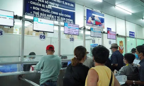 Quyết định nâng bậc lương, điều chỉnh bậc lương, hưởng phụ cấp, nghỉ hưu, cho thôi việc, chuyển ngành sẽ do Viện trưởng Viện kiểm sát nhân dân tối cao thực hiện đối với ai?