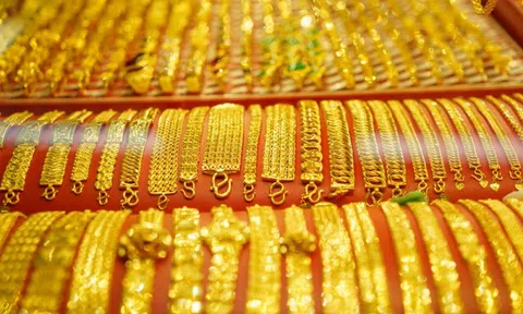 Giá vàng chiều 2/4: Bất ngờ “rơi tự do”, mỗi lượng mất 3,3 triệu đồng chỉ trong vài giờ