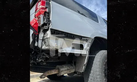 Nữ diễn viên và 7 đứa trẻ may mắn thoát chết sau va chạm ô tô nghiêm trọng