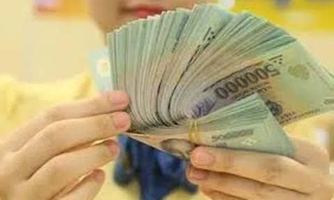 Giáo viên sẽ được nhận 31.625.000 đồng và 22.770.000 đồng tiền thưởng khi tăng lương cơ sở (dự kiến) và đạt danh hiệu thế nào theo Nghị định 152?