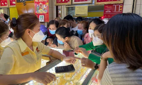 Giá vàng ngày 24/4:  Đồng loạt đi xuống, SJC, PNJ giảm mạnh