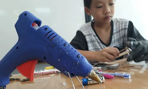 Kỹ sư nhí đam mê chế tạo phi thuyền