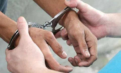 Bắt tạm giam cán bộ xã tham ô hơn 250 triệu đồng