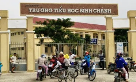 Vụ cô giáo quỳ gối: Cách chức hiệu trưởng, chuyển làm giáo viên