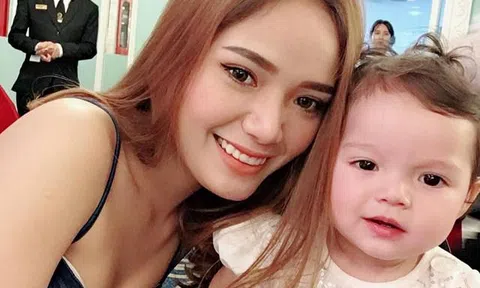 Chỉ đăng một bức ảnh con gái lai Canada, mẹ trẻ bất ngờ được hội chị em khen hết lời