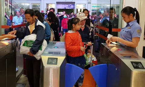 Tàu, máy bay, buýt tăng chuyến phục vụ lễ 30/4