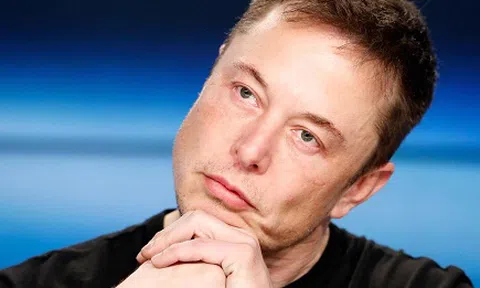 Bận rộn công việc ông chủ Tesla ngủ trên sàn nhà máy