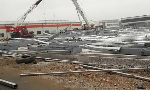 Nhà xưởng 5.000 mét vuông đổ sập trong Khu công nghiệp Tràng Duệ