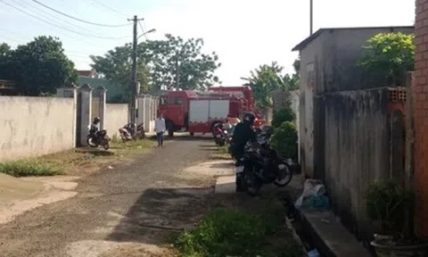 Giải cứu 3 mẹ con mắc kẹt trong ngôi nhà đang cháy