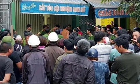 Thanh Hóa: Bàng hoàng phát hiện cặp vợ chồng tử vong trong tiệm gội đầu