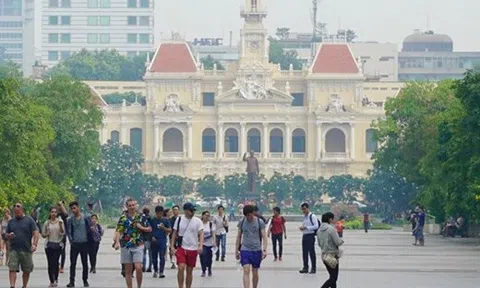 TPHCM: Cấm xe đi vào đường Nguyễn Huệ dịp lễ 30.4