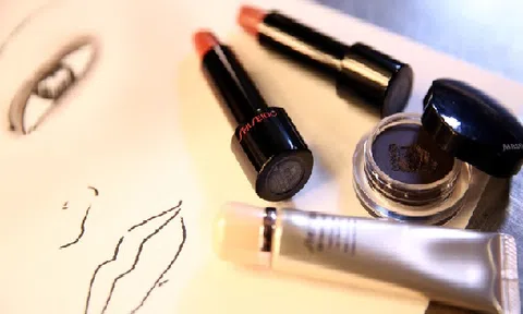 Vì sao CEO Shiseido lo lắng vì bán được tới gần 10 tỷ USD tiền mỹ phẩm