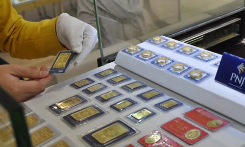 Hôm nay giá vàng miếng diễn biến trái chiều, đôla Mỹ tăng