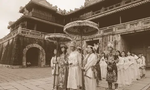 Độc lạ bộ ảnh kỷ yếu tái hiện Hoàng cung xưa của sinh viên Huế