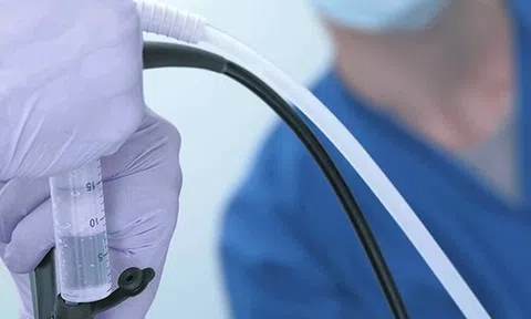 Bác sĩ nghi \'câu\' nữ bệnh nhân ra ngoài mổ dẫn đến tử vong?