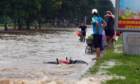 Hà Nội cảnh báo ngập lụt, chỉ đường bằng hình ảnh qua điện thoại
