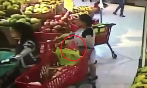 Video: Bà bầu `hack` ví tiền của khách nhanh như chớp tại siêu thị BigC