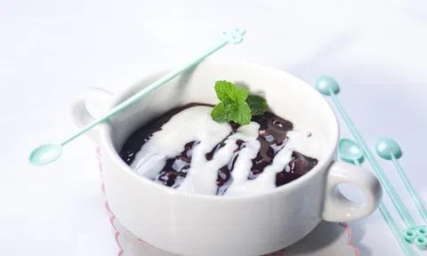 Tự làm sữa chua nếp cẩm vừa ngon vừa mát lành, cả nhà đều thích